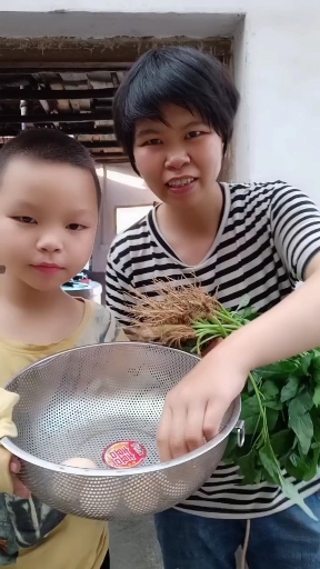 #我要上热门#我不是超人,我是一位母亲,为了让孩子们不成为留守儿童放学回来就能看到妈妈,我