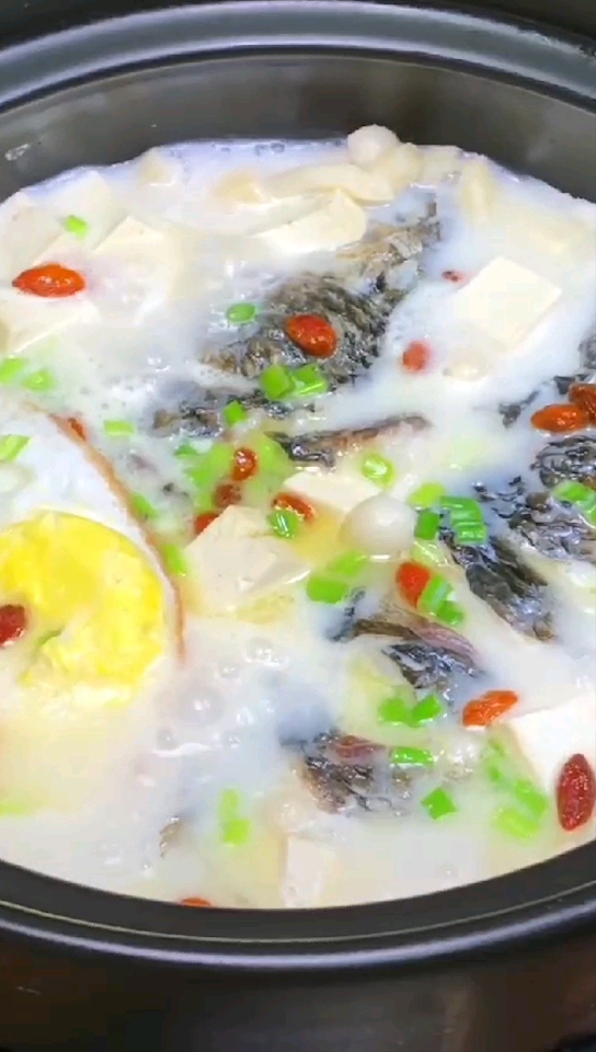 鱼汤炖不白?家家都有的食材,让鱼汤奶白不腥