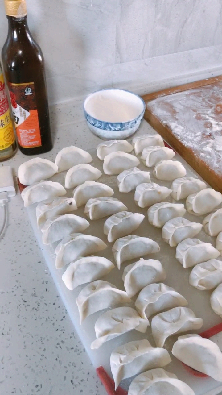 鸡肉胡萝卜香菇馅儿的大饺子,美味又健康,炒鸡好吃
