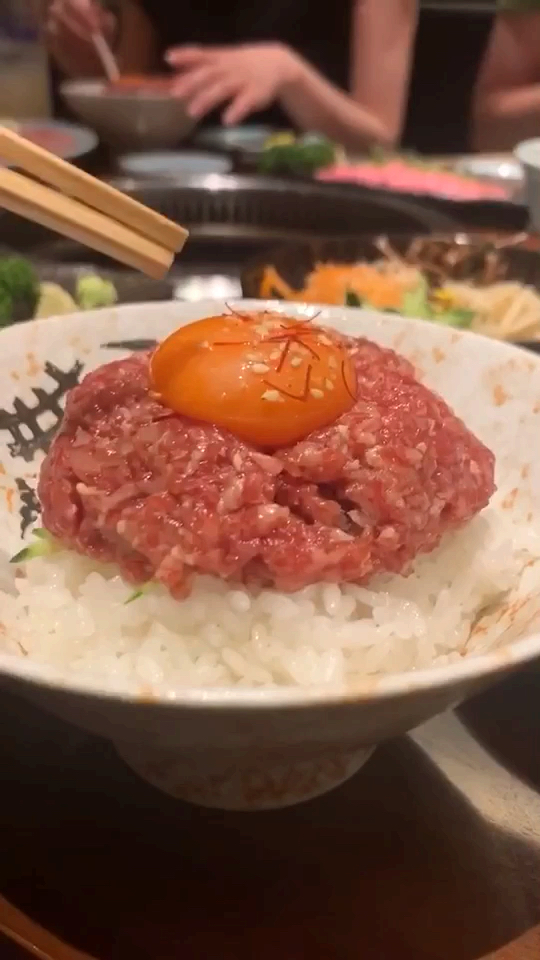 #美食记#日本街头超有人气的神户牛肉盖浇饭
