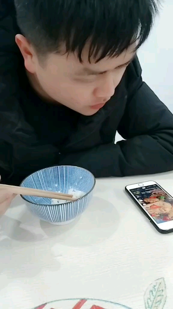 今天更新的是青椒木耳烧鸡,特别下饭,一碗都见底了