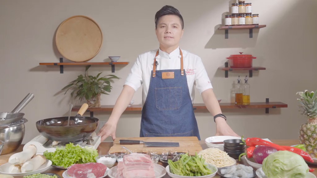 #轻知计划#饭店大厨教做香菜丸子,丸子打馅有窍门,吃上一次就上瘾