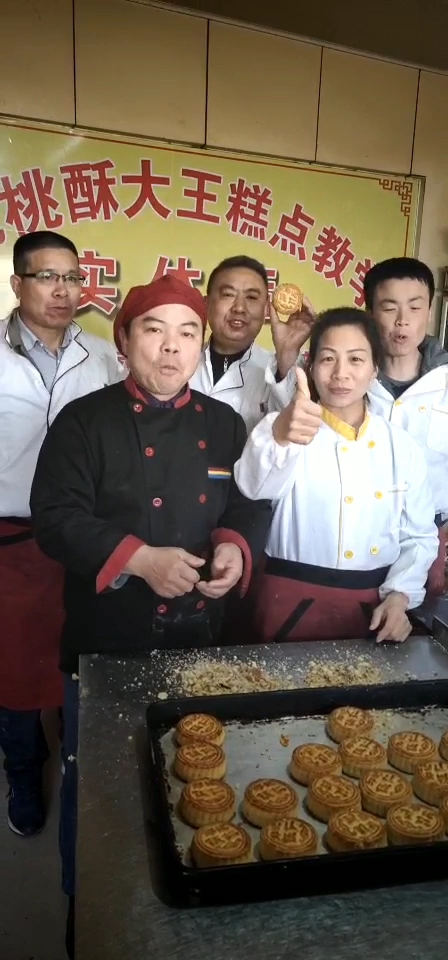 看看酥皮酥馅伍仁月饼酥不酥