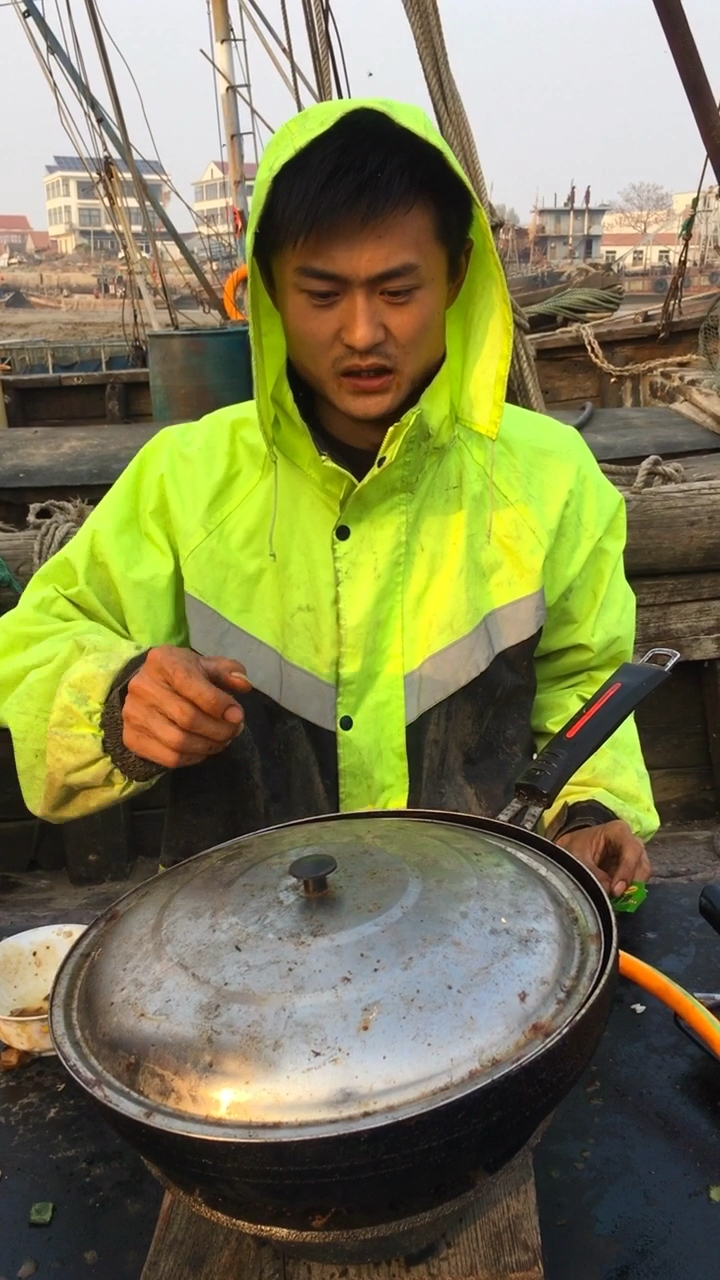 头上绿的太狠了。眼泪都出来了