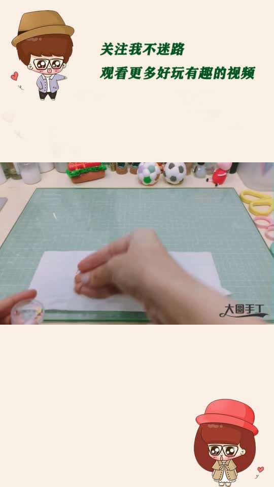 创意手工,小姐姐用黏土制作“甜甜圈”,焦黄浇汁撒糖粒逼真有趣