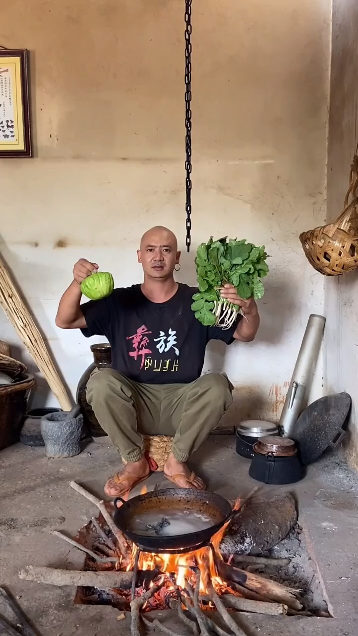 #美食记#彝族农村杂菜火锅