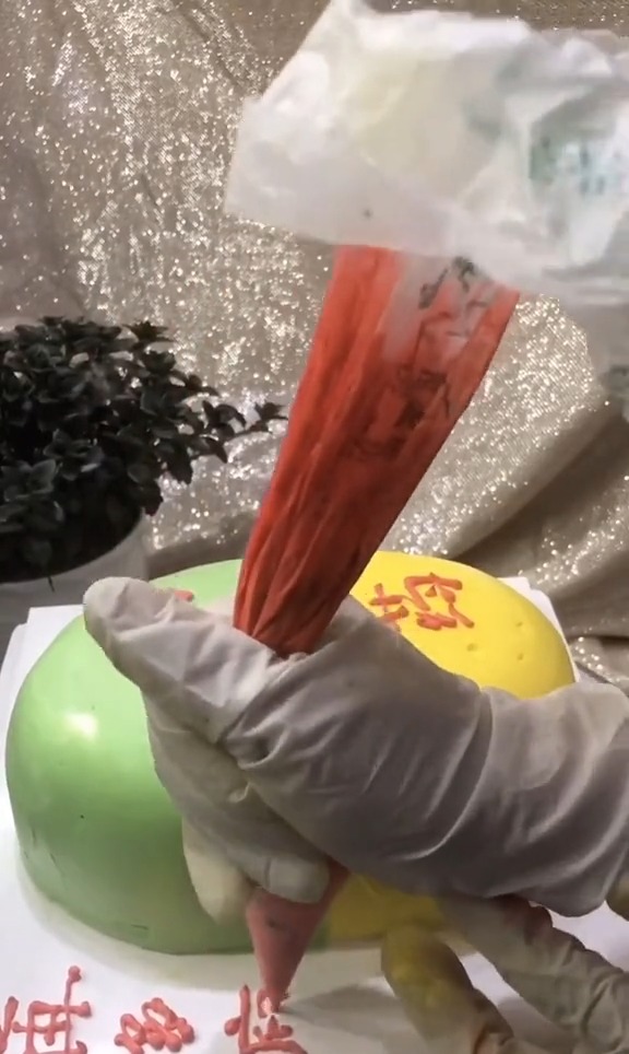 你生日闺蜜送你这款蛋糕你会翻脸还是绝交