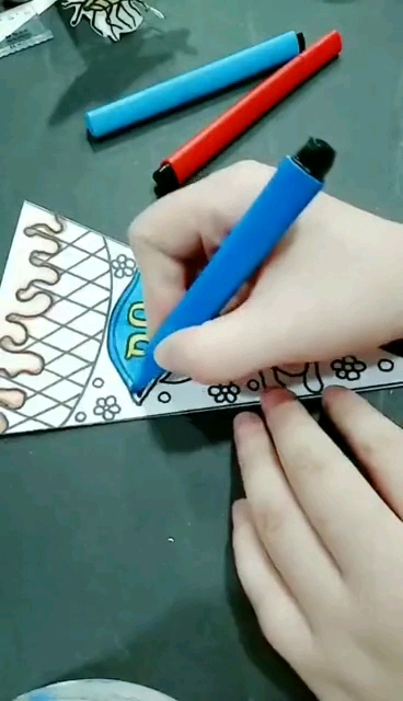 #创意儿童画  《冰激凌》三四岁的宝宝就可以画哦!