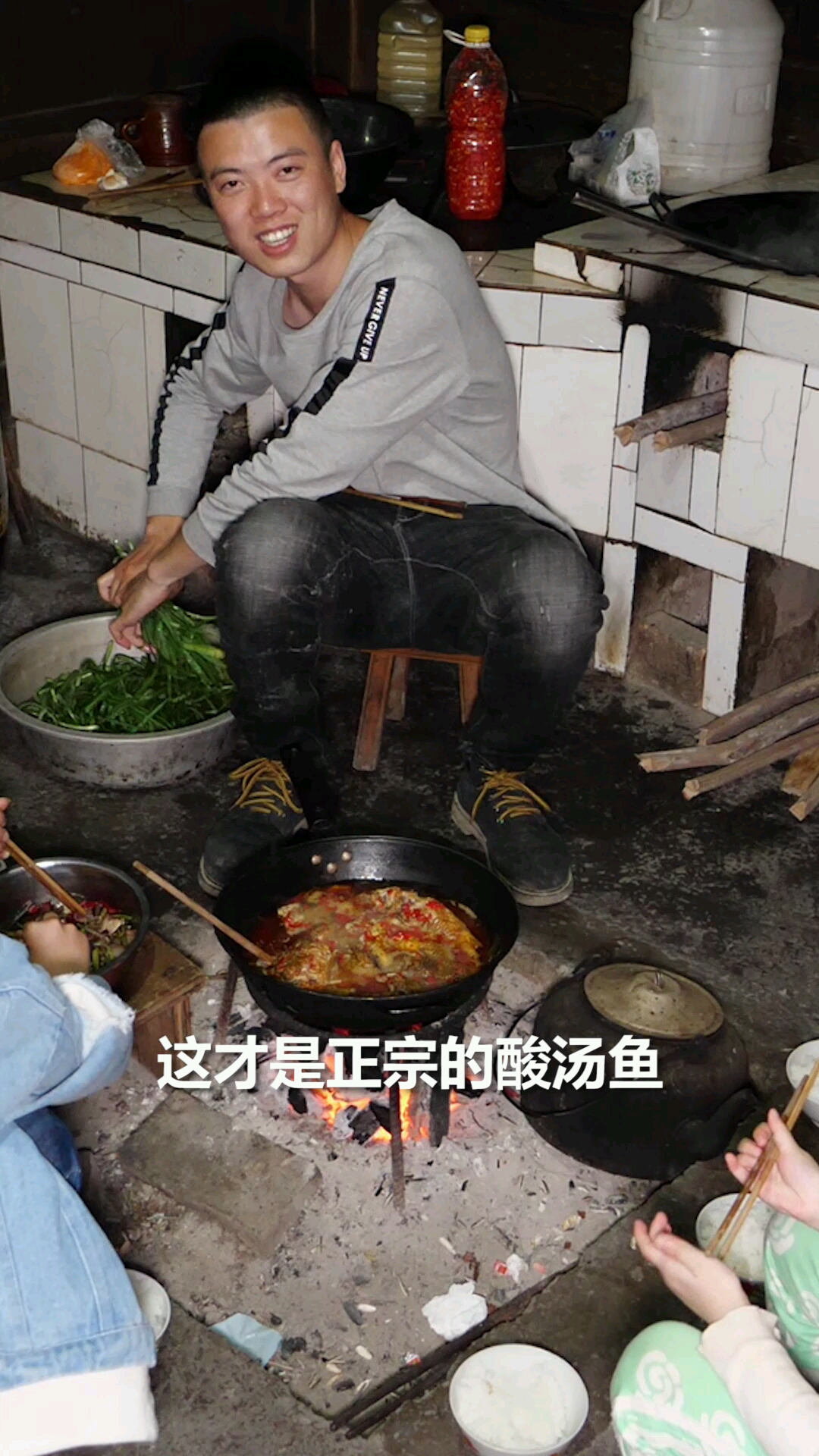 吃一餐正宗的苗家酸汤鱼,再难忘那销魂味儿~小伙伴你们家乡有什么独具风味的美食吗?