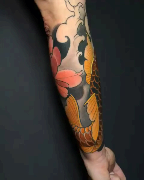 哈尔滨纹身店-发财鱼吉祥平安荷花纹身