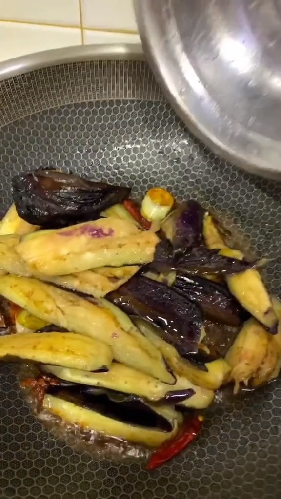 这样做鲶鱼炖茄子最好吃！你喜欢吗？#vlog美食记 #上热门 @小助手