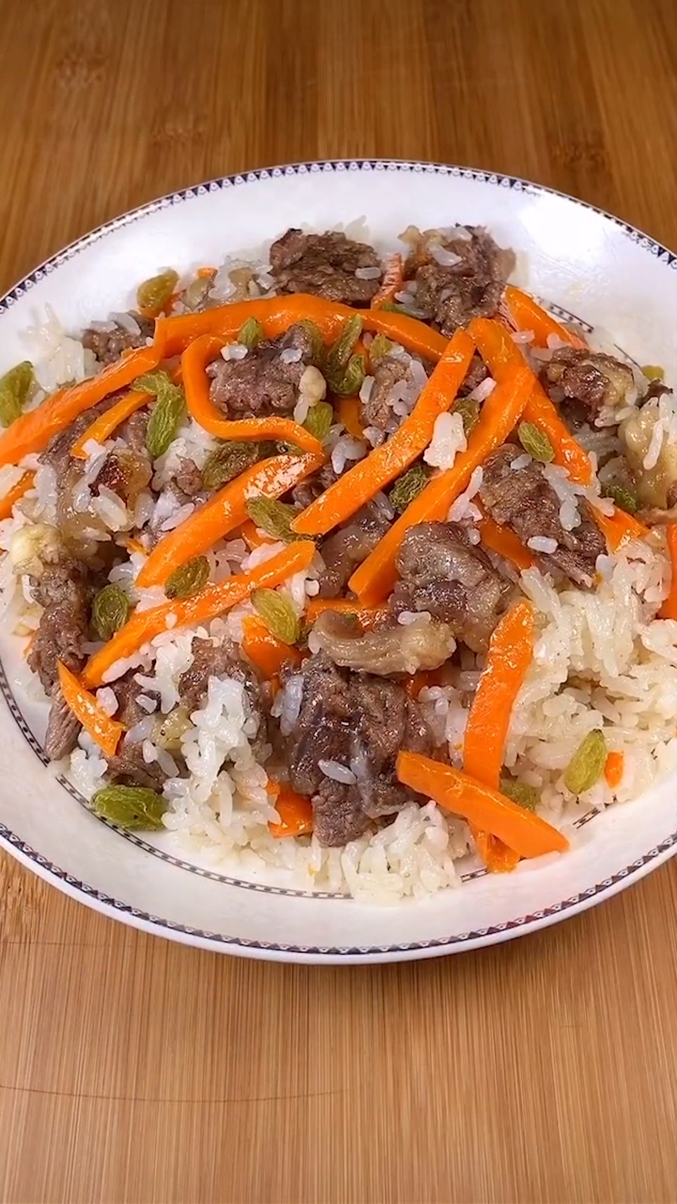 新疆羊肉手抓饭,你能吃几盘?