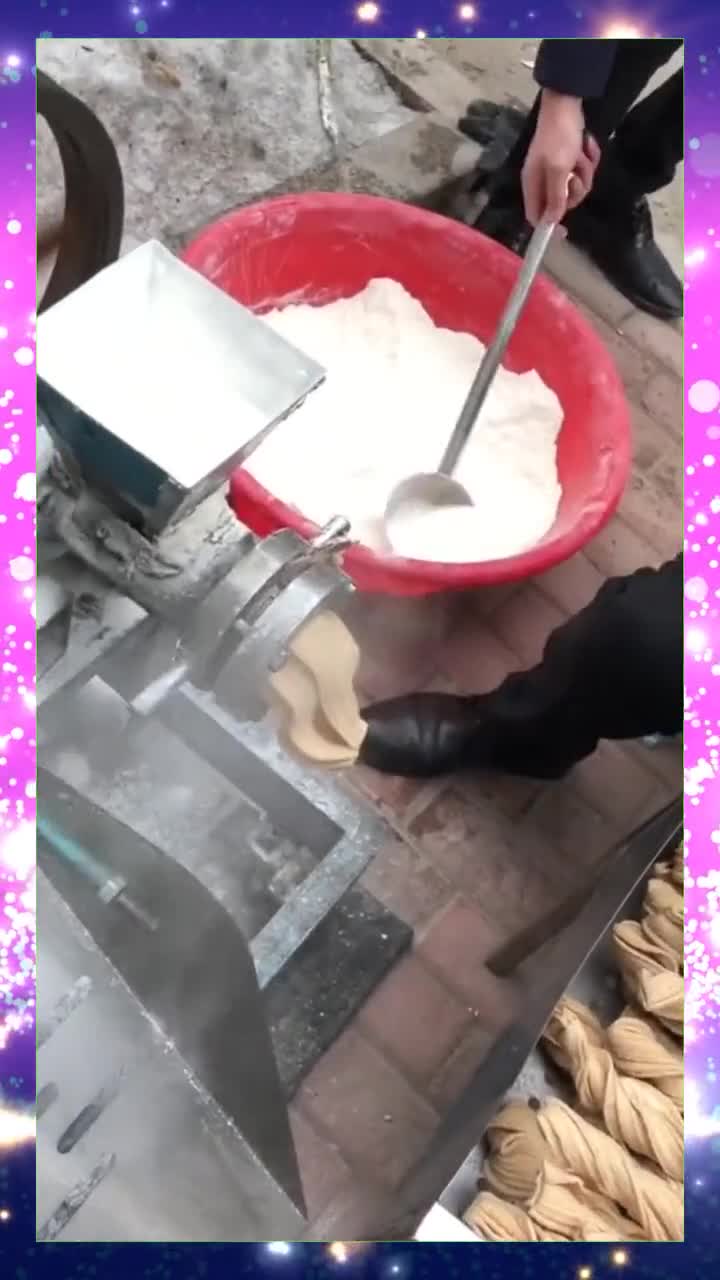 90后的老公,看起来像80后的,靠膨化食品摆摊一月2W