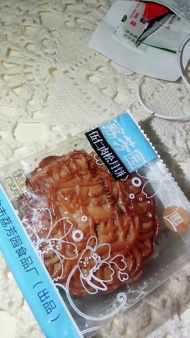 有一点点想吃,但是过期了。