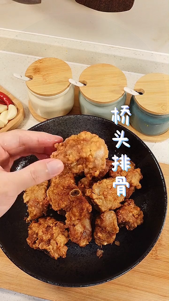 #美食记#中秋菜单:桥头排骨这么做蒜香浓郁香酥可口,好吃到起飞