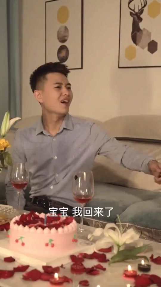 #搞笑段子#男子准备的生日蛋糕,被女友误会,结局神反转,真是陪你走到爱的尽头了!