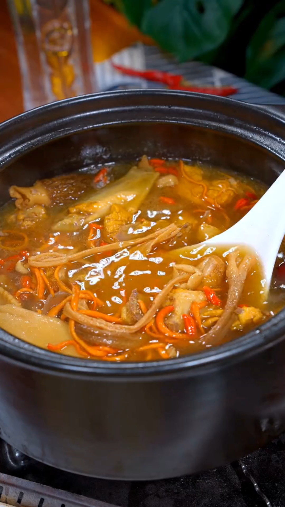 #秀出你的拿手菜#松茸鸡汤的家常做法