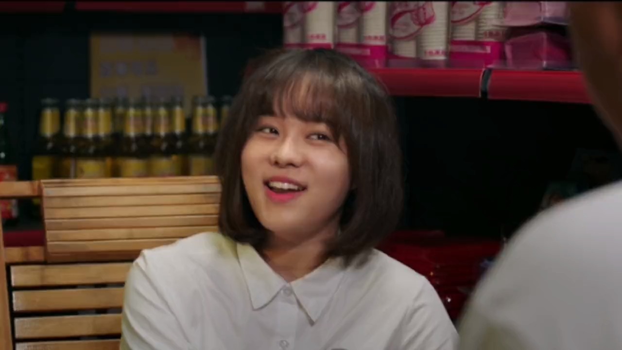 #精彩影视#爸爸和女儿灵魂互换,替女儿去上学混的如鱼得水,完全忘记女儿身了!