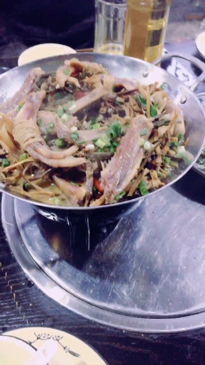 鸭肠,鸭心,鸭爪和鸭翅,加上干豆角