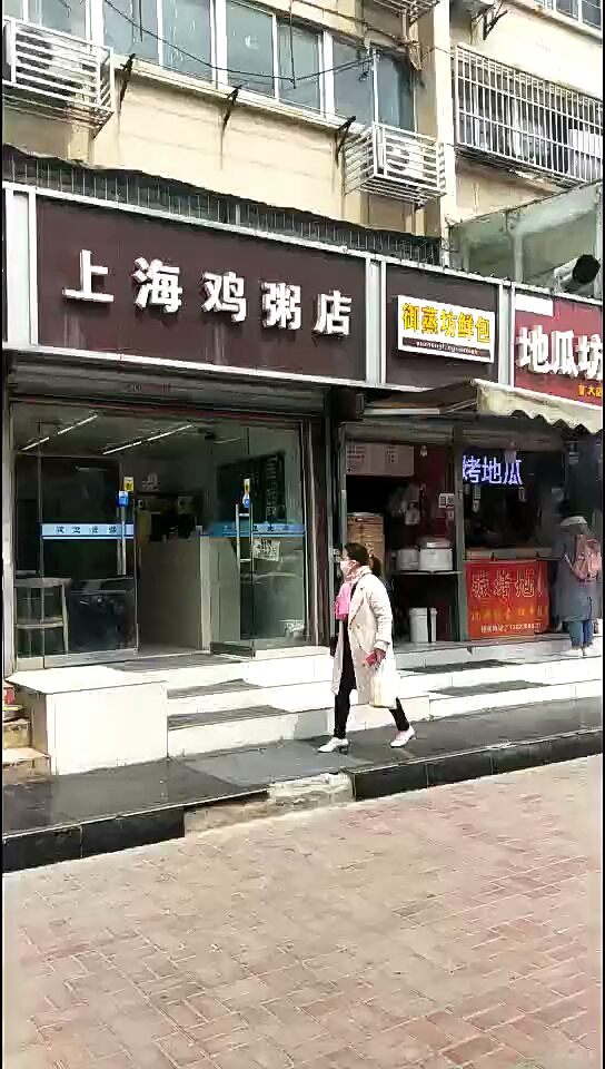 现在的实体生意不好做了,没有几个顾客