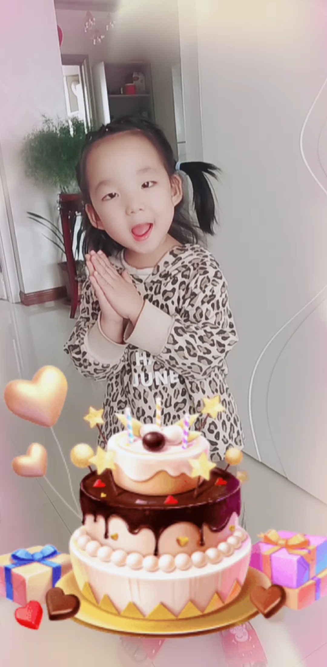 今天是宝贝四岁生日,等会儿拍个真实的蛋糕,祝宝贝生日快乐