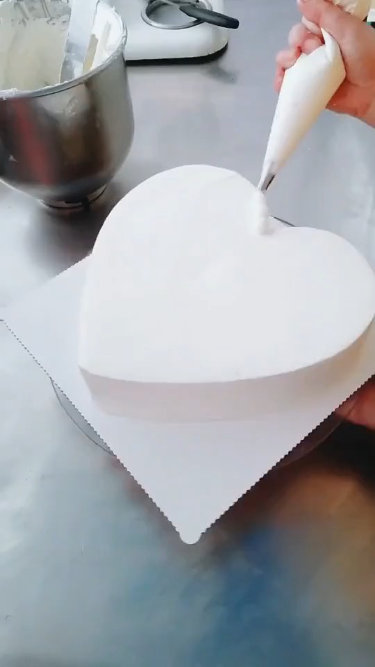 你们喜欢的水果奶油爱心生日蛋糕已上线,满满的水果!