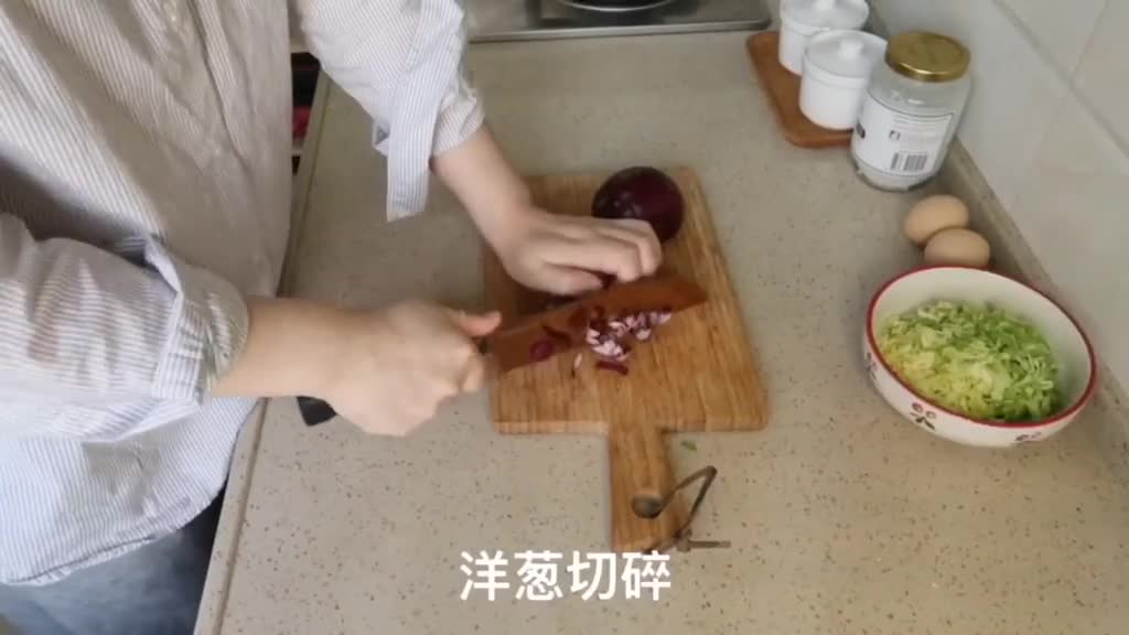 一个闲不住的孕妇给她老公做了一份章鱼小丸子