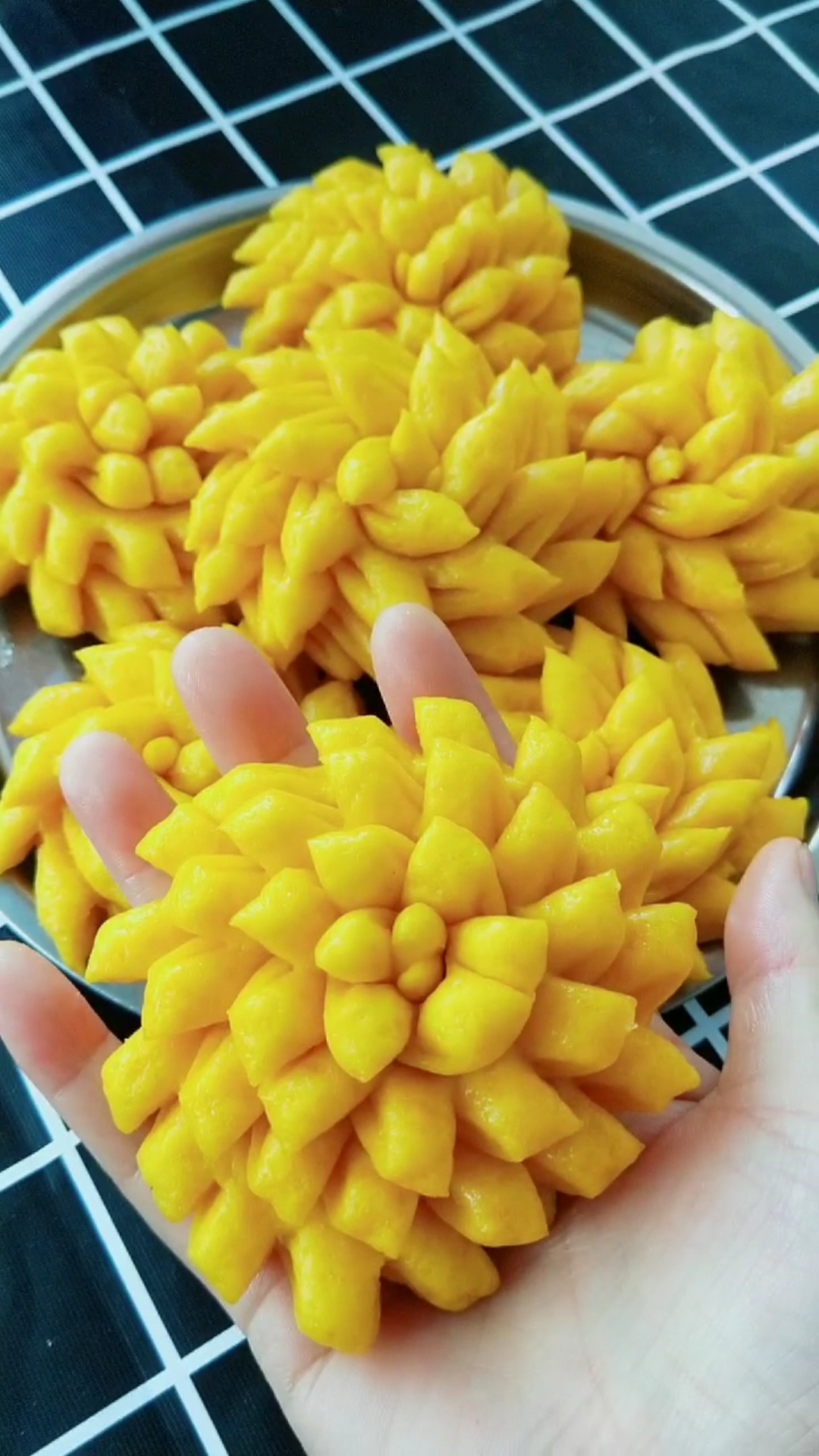 #美食#南瓜花馒头