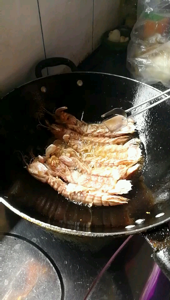 #我要上热门#油煎皮皮虾 