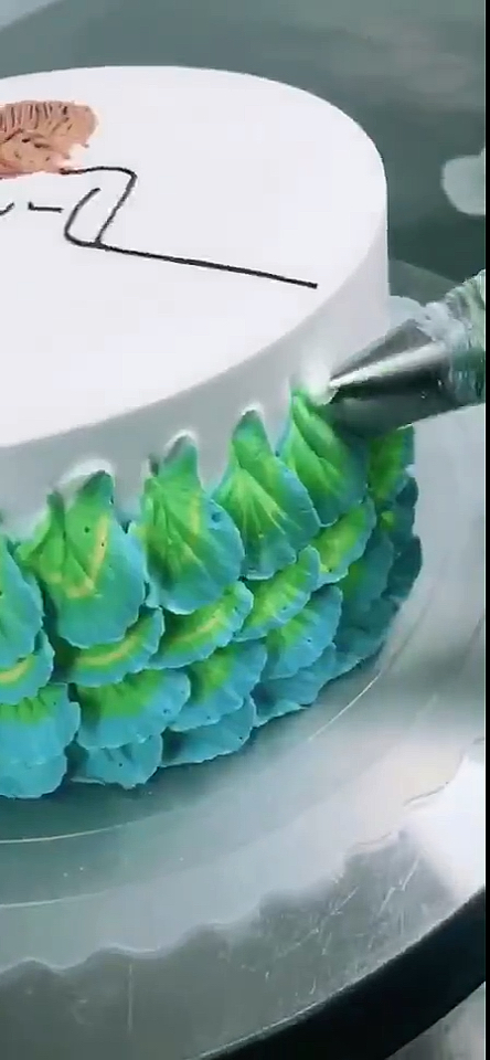 看着这背影我都想恋爱了……