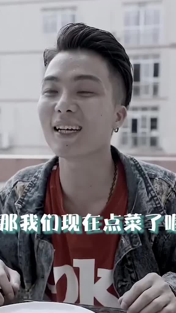 讲这种,都是我喜欢吃的菜,这有什么尴尬的
