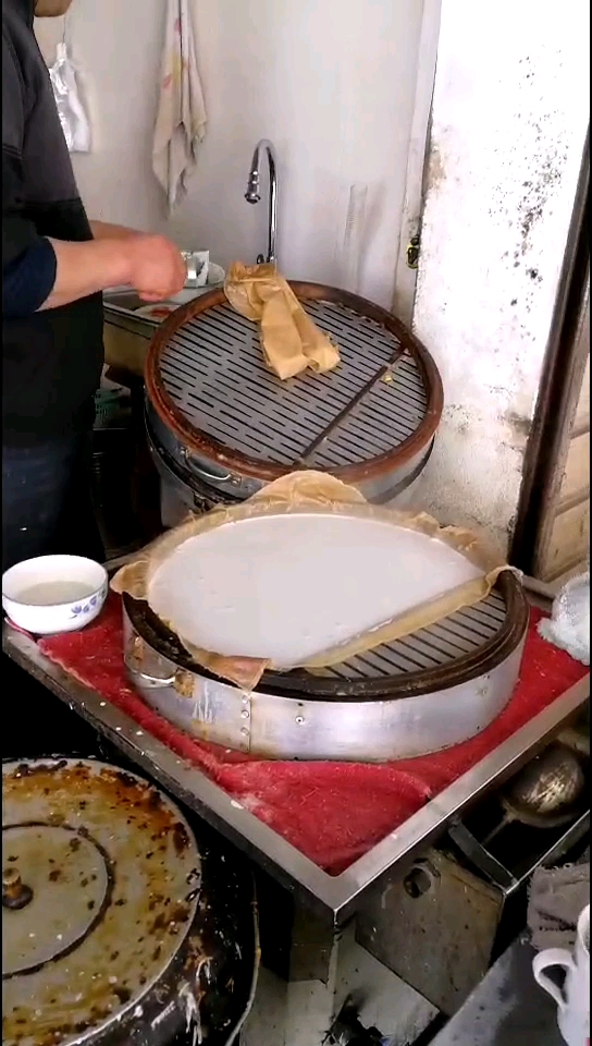 正宗汉中蒸米皮制作