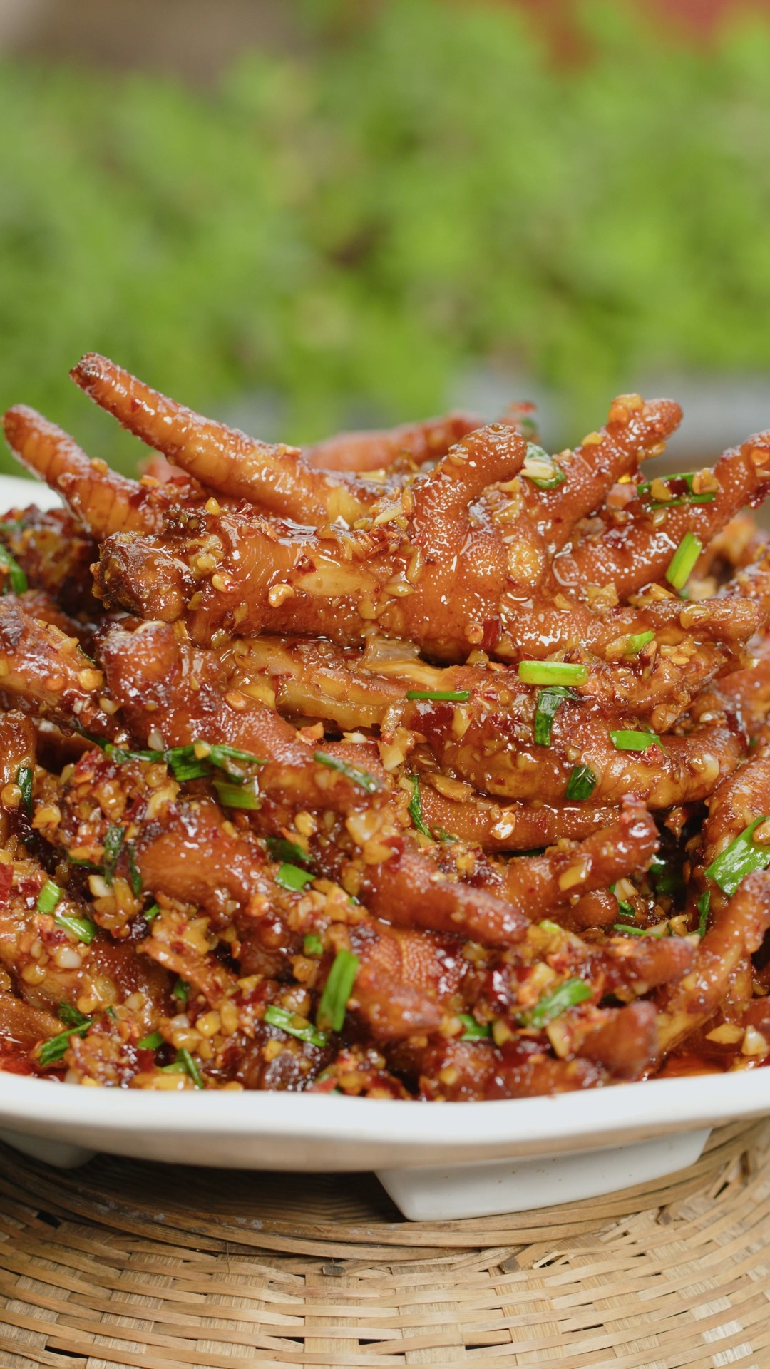 爱吃鸡爪的朋友注意了!蒜香鸡爪这么做,软烂脱骨,Q弹有嚼劲,配饭都可以吃三碗