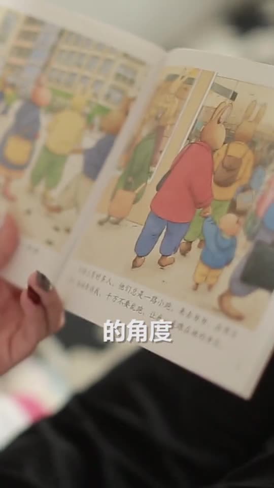 想给宝宝讲睡前故事,买这几类儿童故事书效果最好