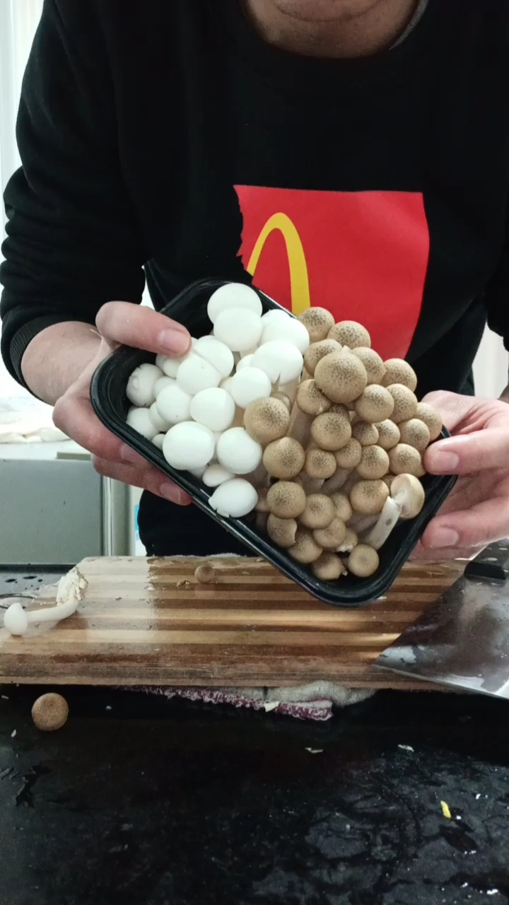 #南方人的雪地仪式感有多强#白玉菇,蟹味菇你们更喜欢哪个呢!
