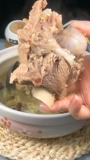 #自制美食#东北最有名的酸菜上汤大骨棒。这么做老好吃了。