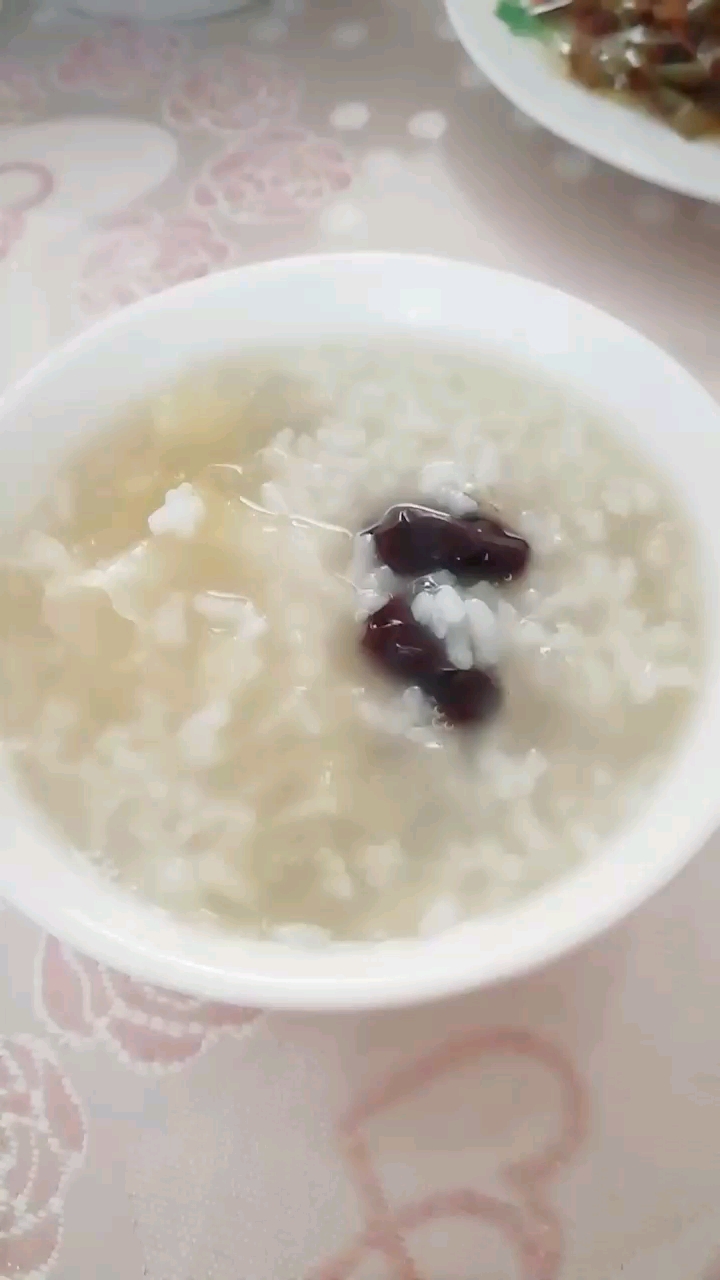银耳百合大米粥