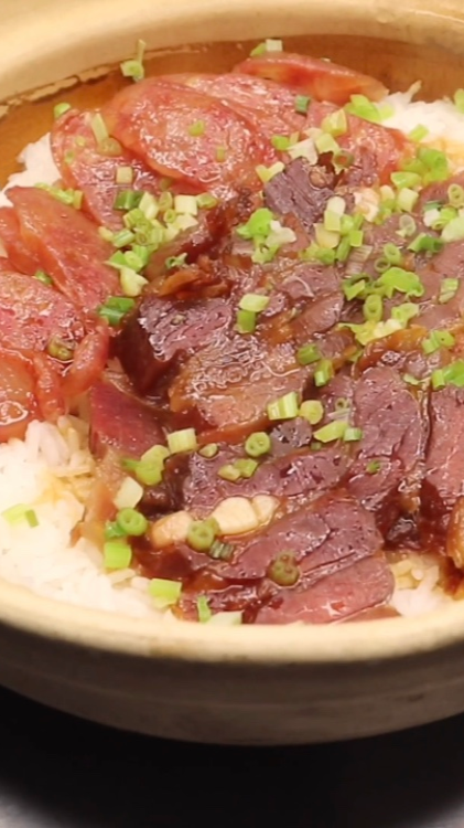 #美食#大厨分享“广式腊味煲仔饭”制作教程，米香肉嫩食欲大开，收藏吧