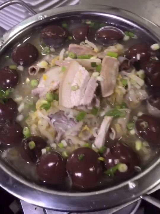 东北血肠炖酸菜五花肉做法