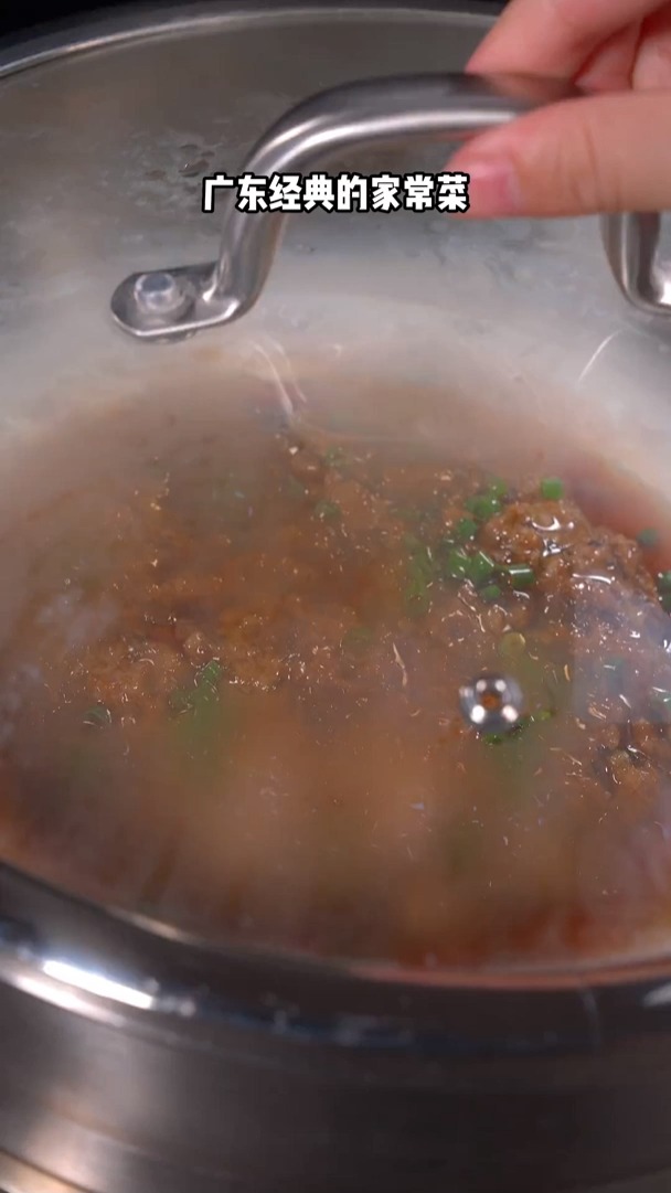 广东经典的家常菜,梅菜蒸肉饼