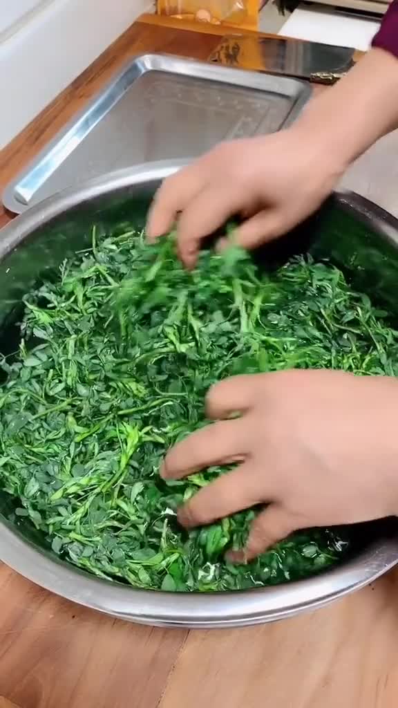 农家小吃苜蓿菜馍做法苜蓿春天独有的味道今天做一道营养美味的菜馍