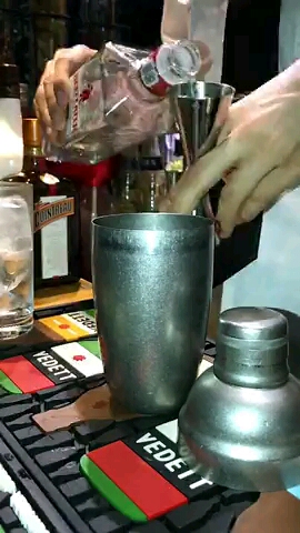 斌哥花式调酒 网红冷饮夏日之吻鸡尾酒