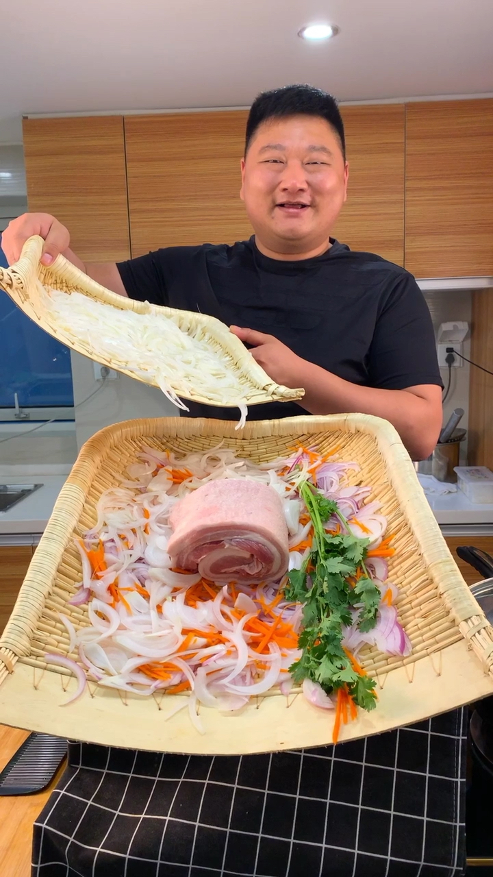 家庭版五花肉拌圆葱教程