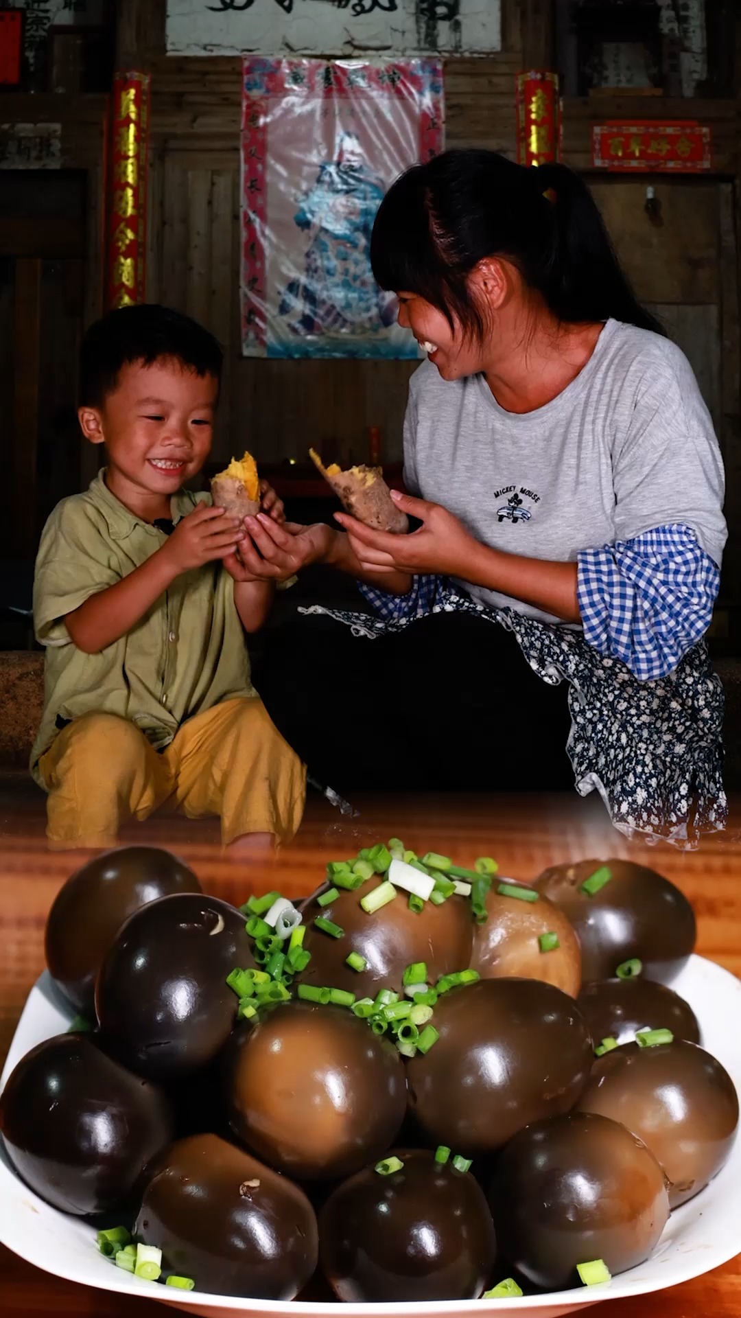 #记录我的农村生活#荒了一年的地,今天准备打理出来种些蔬菜,冬天就可以吃火锅了!还在想种些