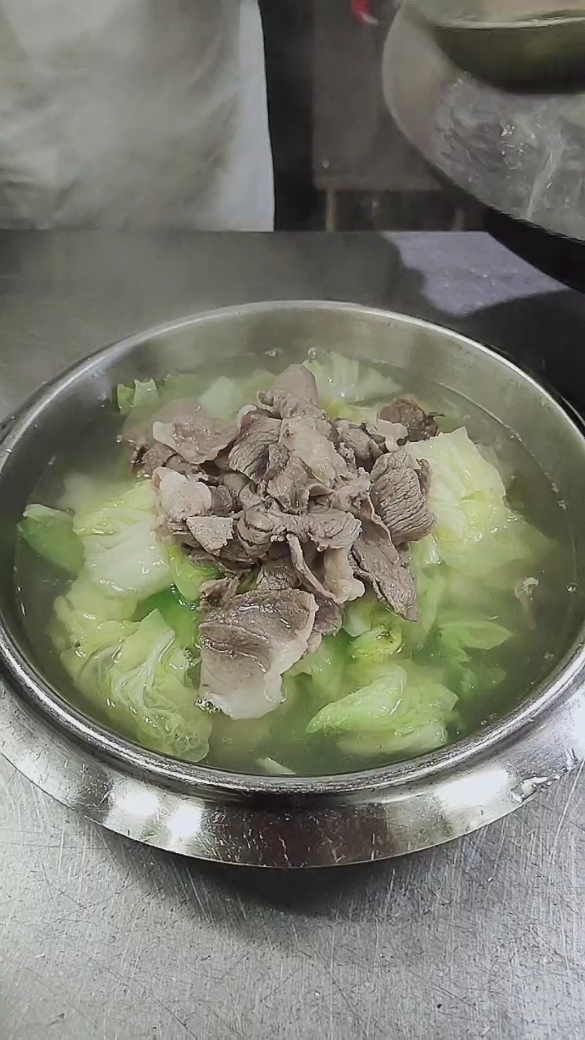 #美食记#水爆羊肉先出肉在喝汤，放点麻酱汤才鲜美。