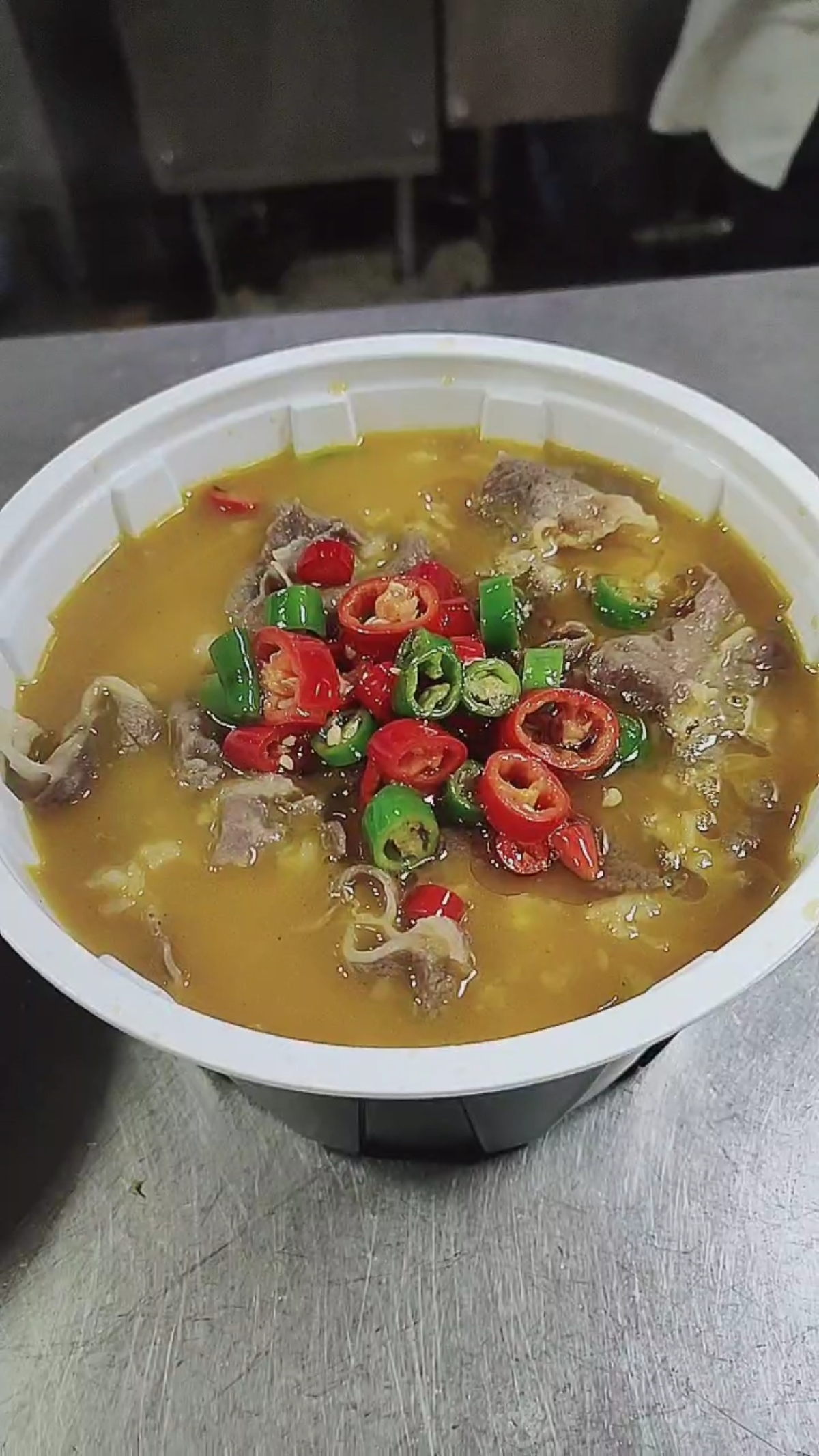 #秀出你的拿手菜#金汤肥牛冬天吃最好,火辣辣酸溜溜浑身冒汗。