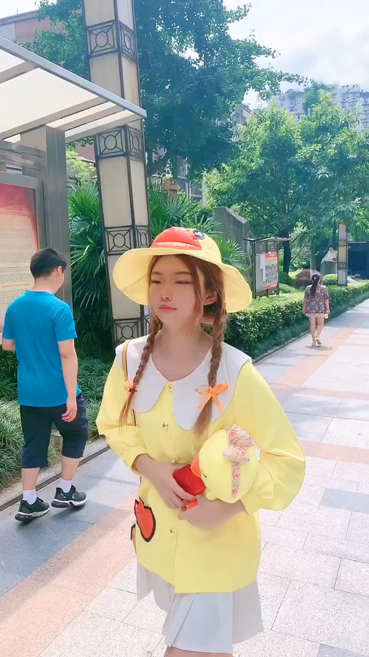 #颜值#我是一只小黄鸭,整天只会嘎嘎嘎