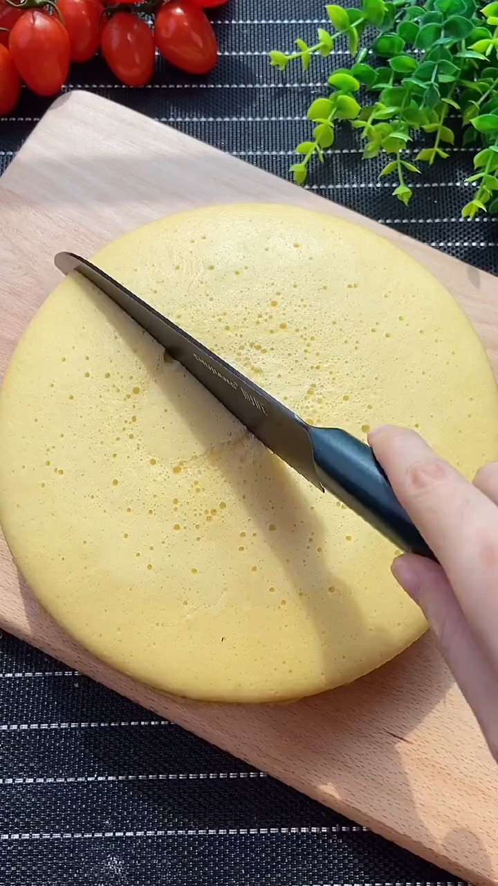 #美食记#想吃蛋糕不用买,教你在家用电饭煲自己做蛋糕,方法简单一学就会
