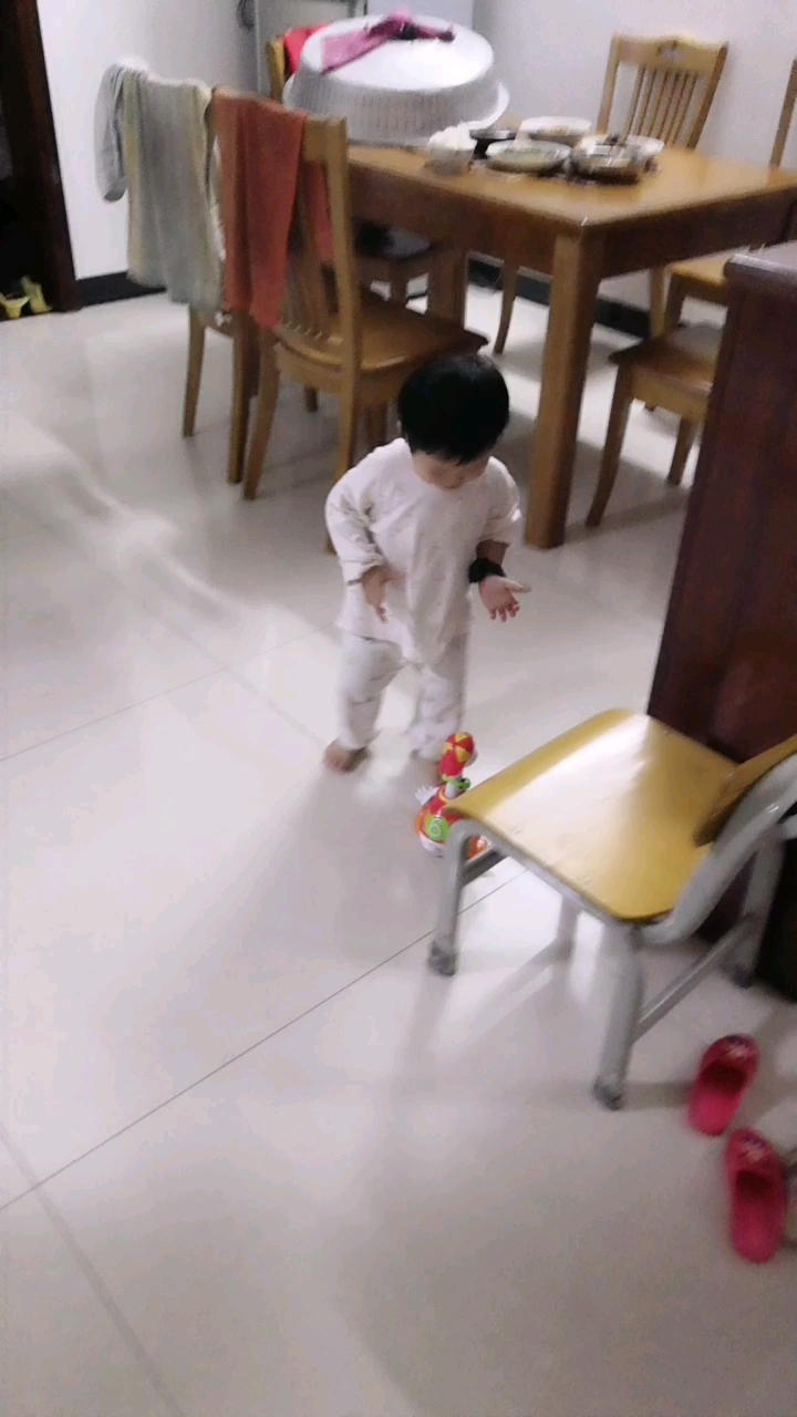 跟着小鸭子动起来。
