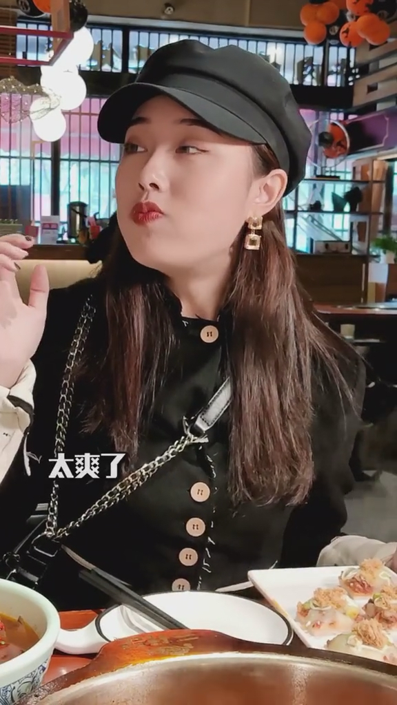 #爱美食爱生活#这真的是我吃过最好吃的牛肉火锅了,可以煮,可以烤,味道不摆了